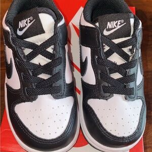 Nike Toddler Sneakers in Black and White